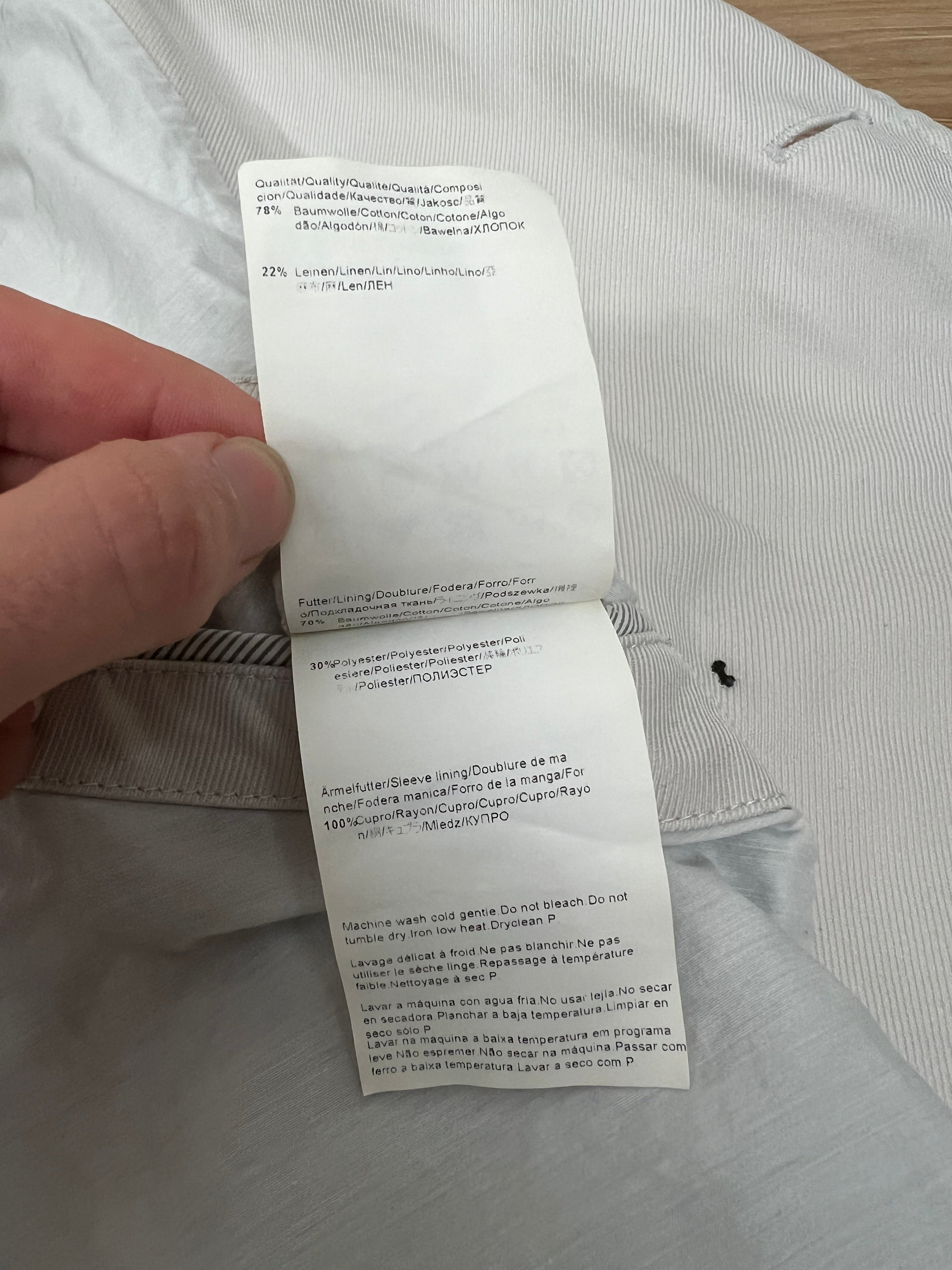 Hugo Boss бял шлифер с две колони копчета