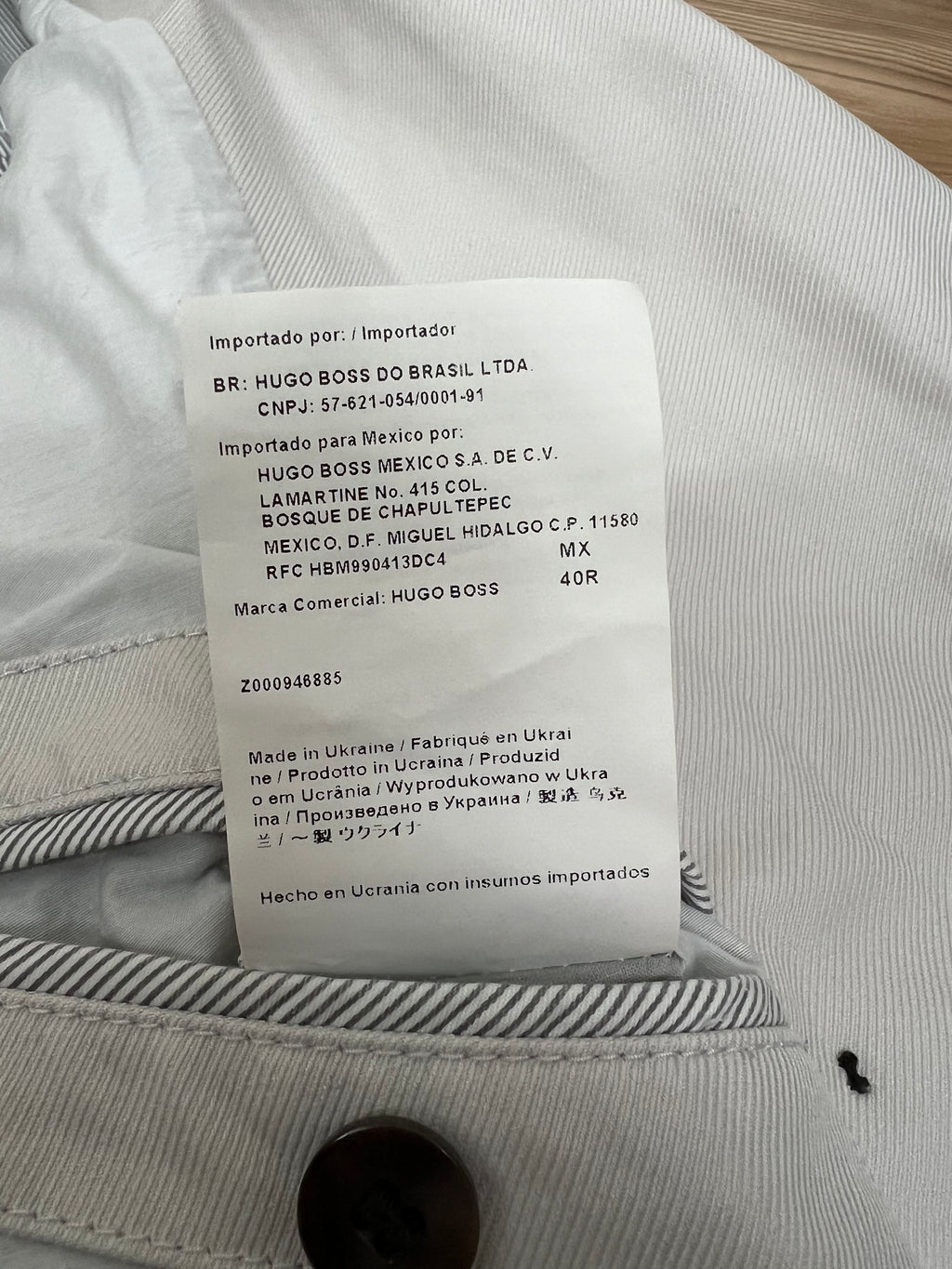 Hugo Boss бял шлифер с две колони копчета