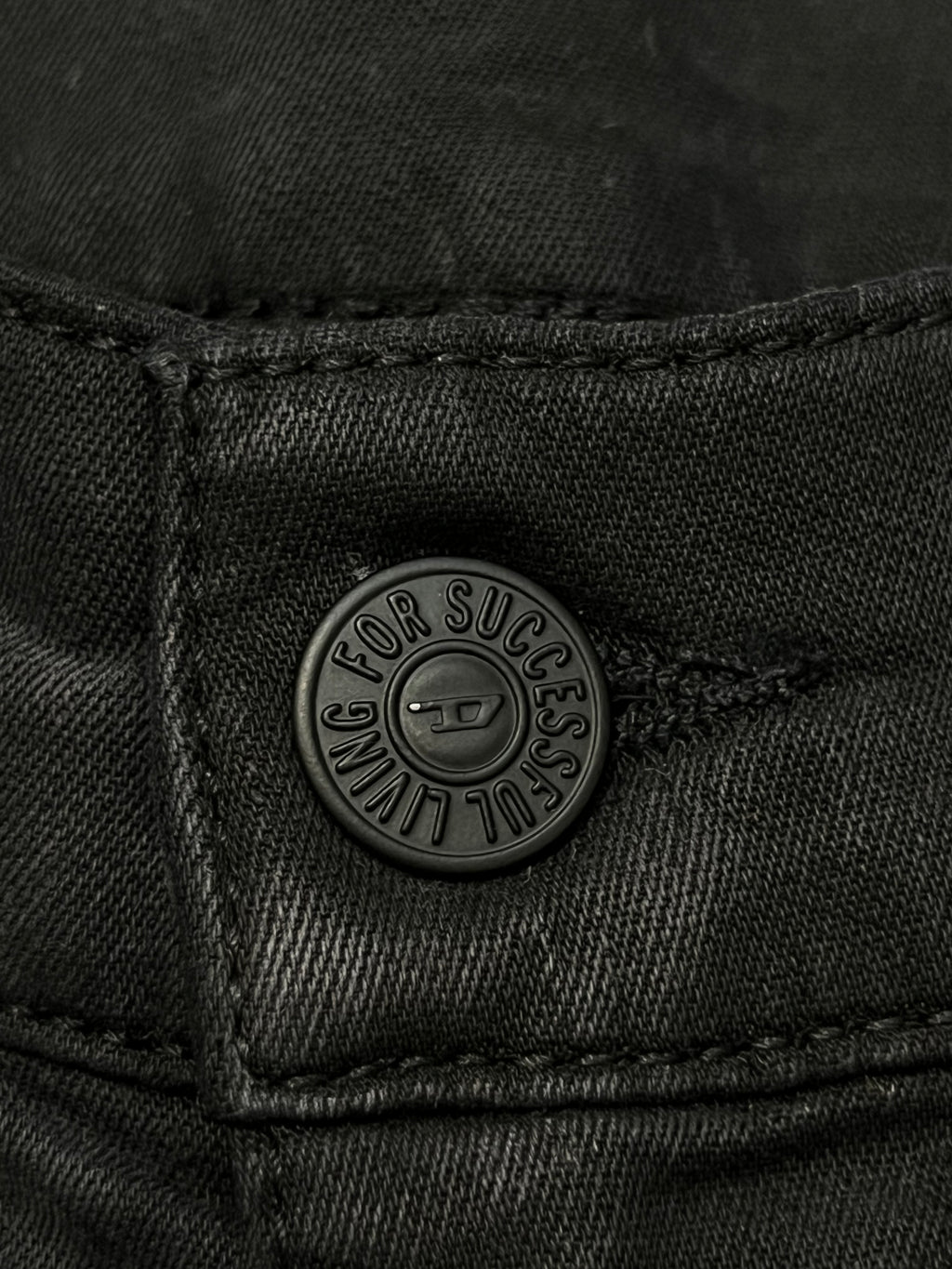 Diesel черни дънки с pattern и с дупки на колената