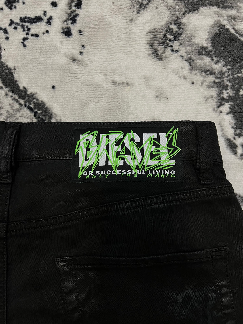 Diesel черни дънки с pattern и с дупки на колената