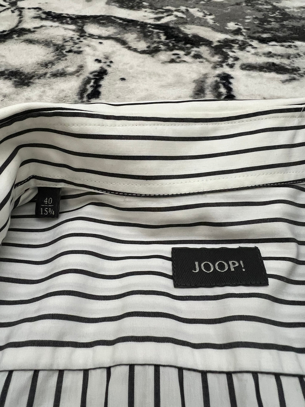 Joop бяла раирана риза с черни раета