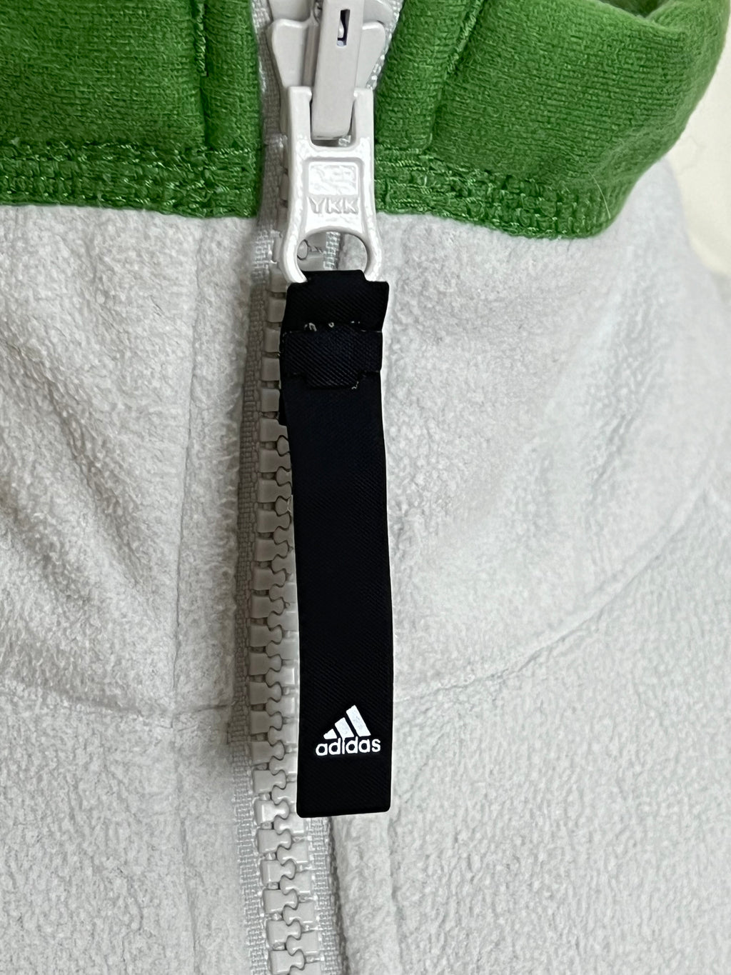 Adidas светлозелено поларно горнищес цип