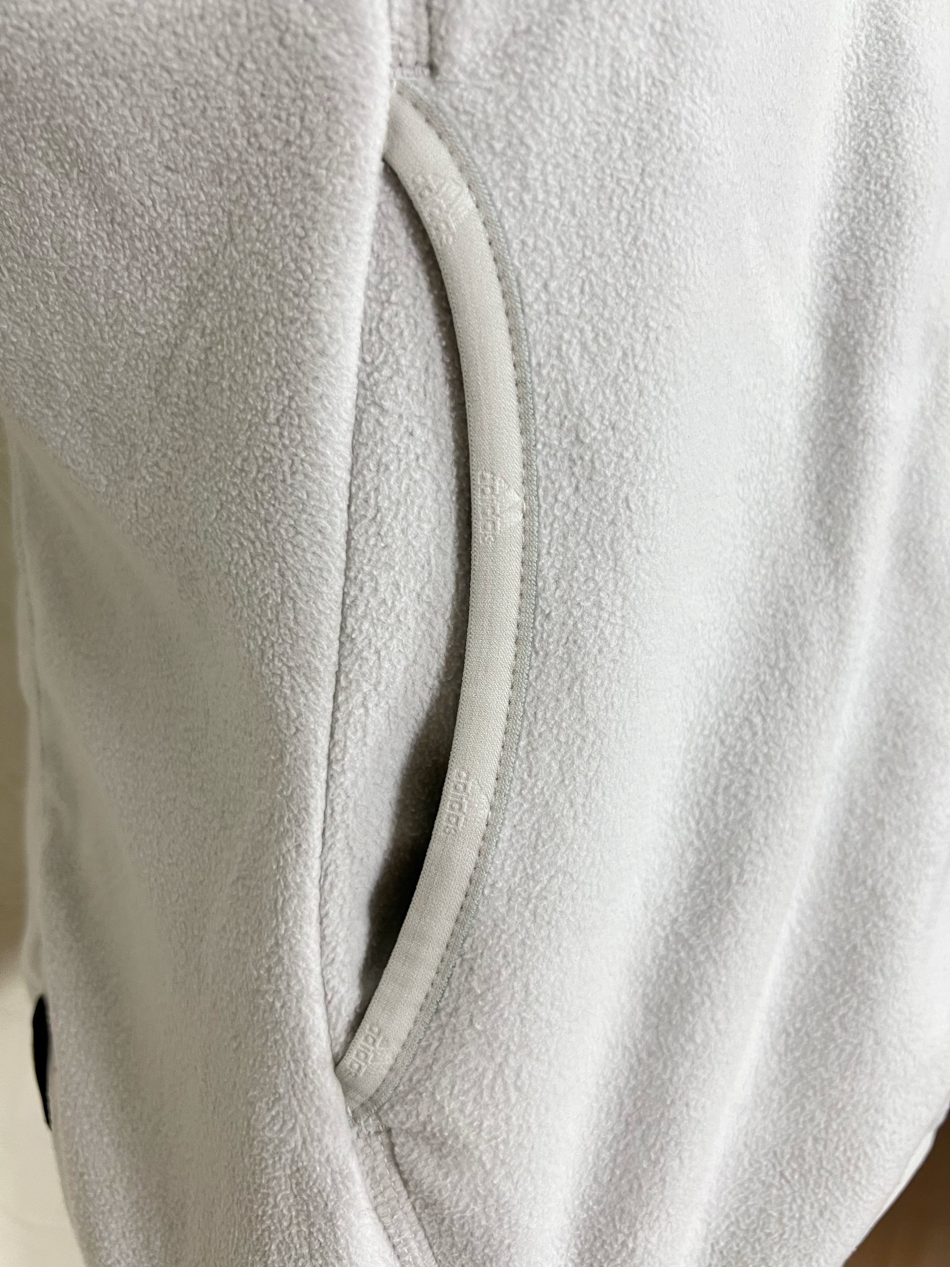 Adidas светлозелено поларно горнищес цип