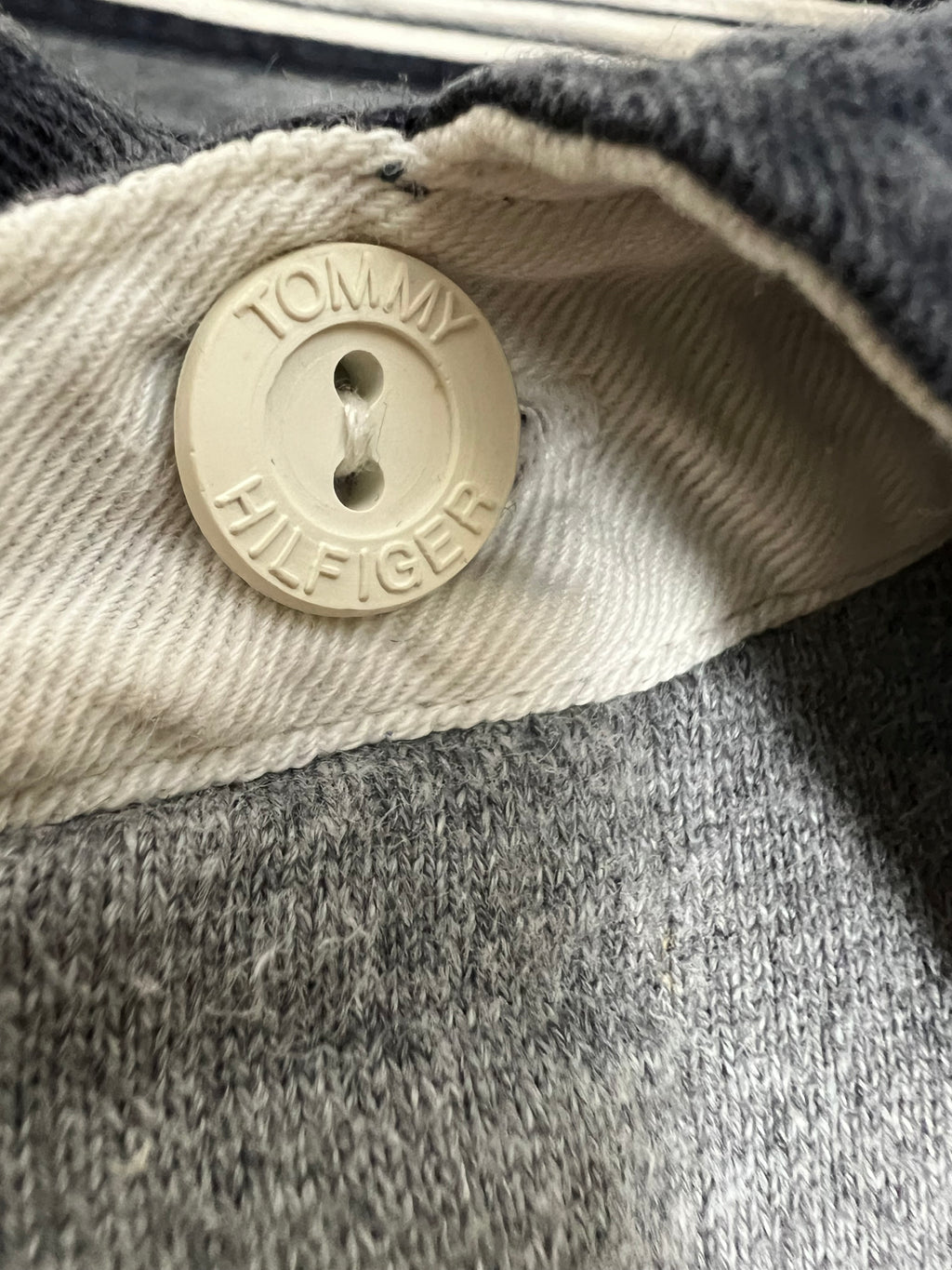 Tommy Hilfiger блуза на жълто-сиви раета с яка