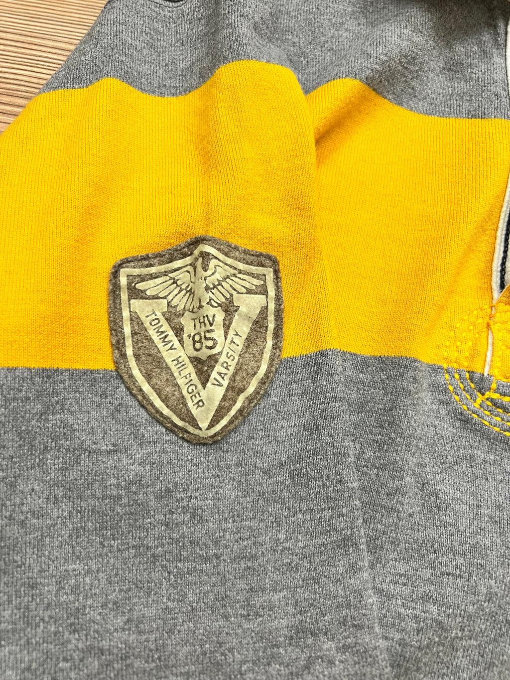 Tommy Hilfiger блуза на жълто-сиви раета с яка