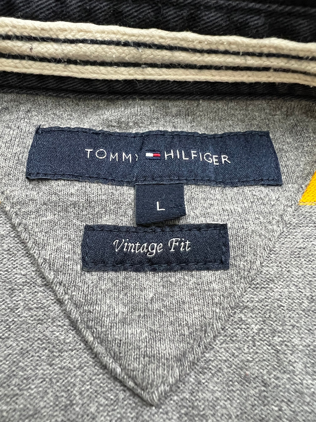 Tommy Hilfiger блуза на жълто-сиви раета с яка