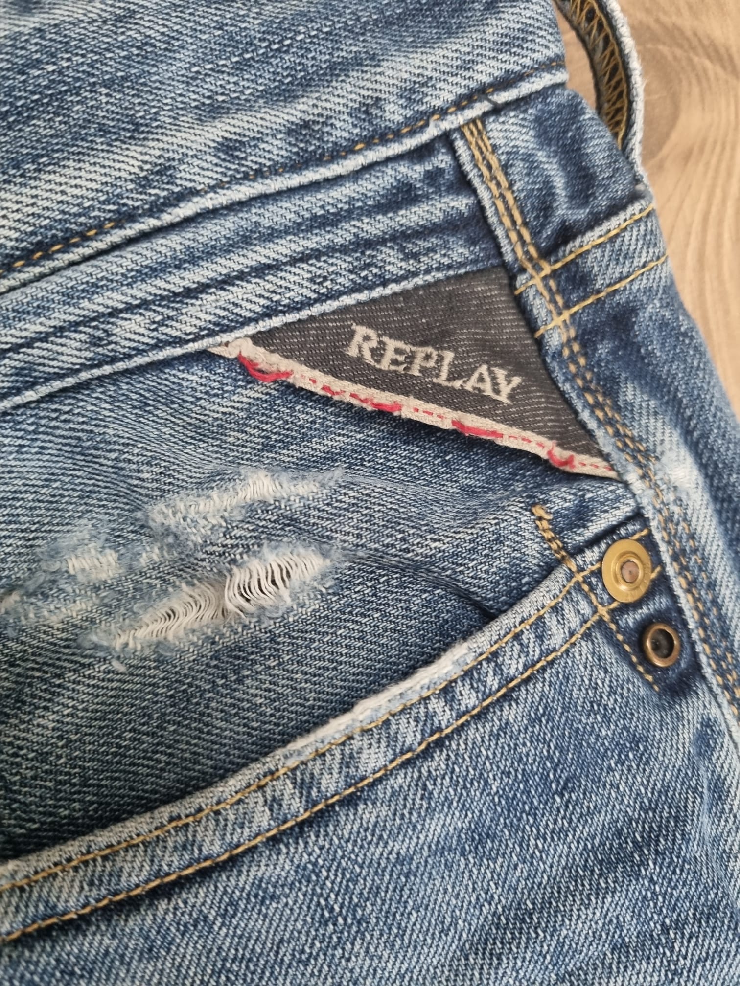 Replay светлосини дънки с кръпки