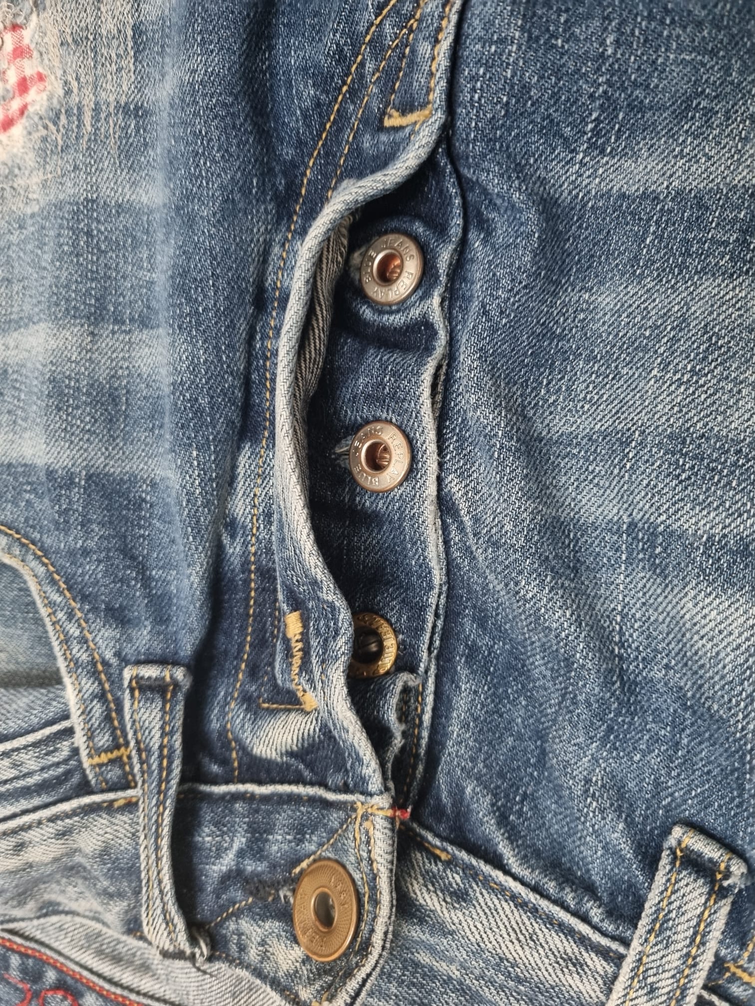 Replay светлосини дънки с кръпки