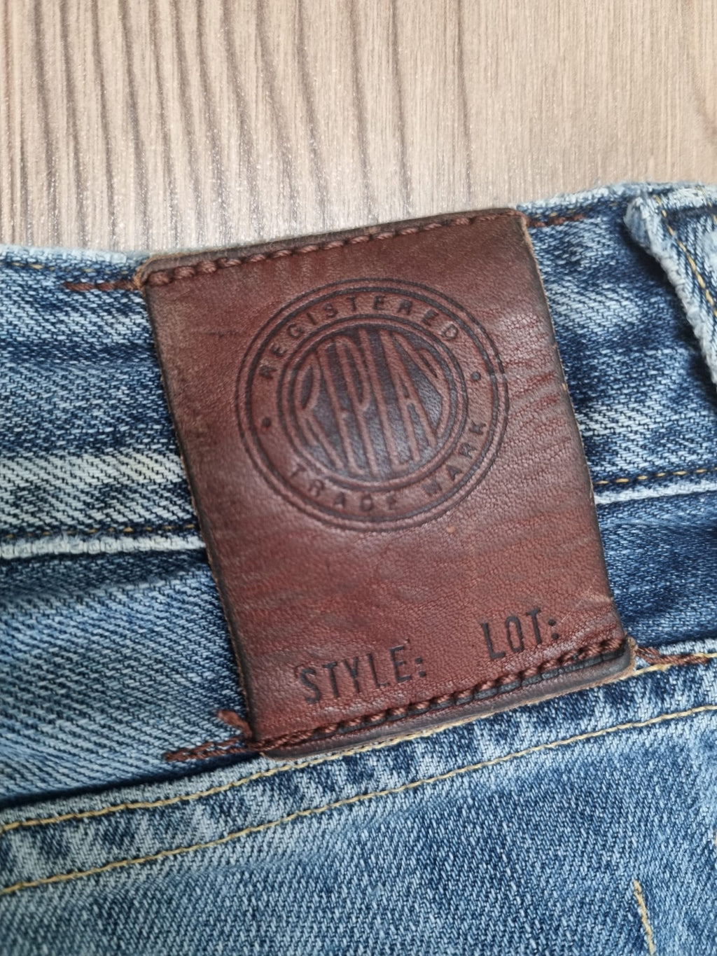 Replay светлосини дънки с кръпки