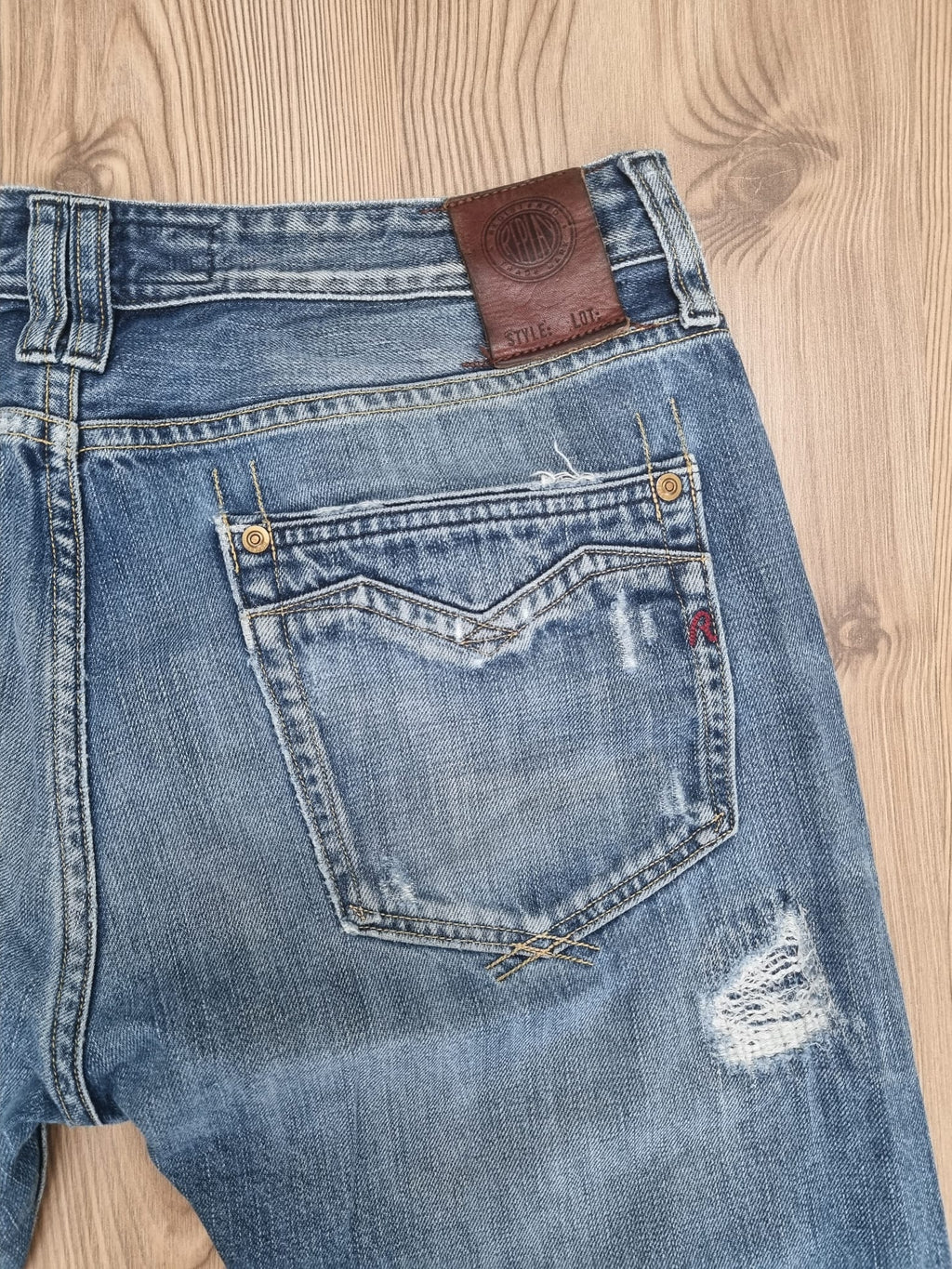 Replay светлосини дънки с кръпки