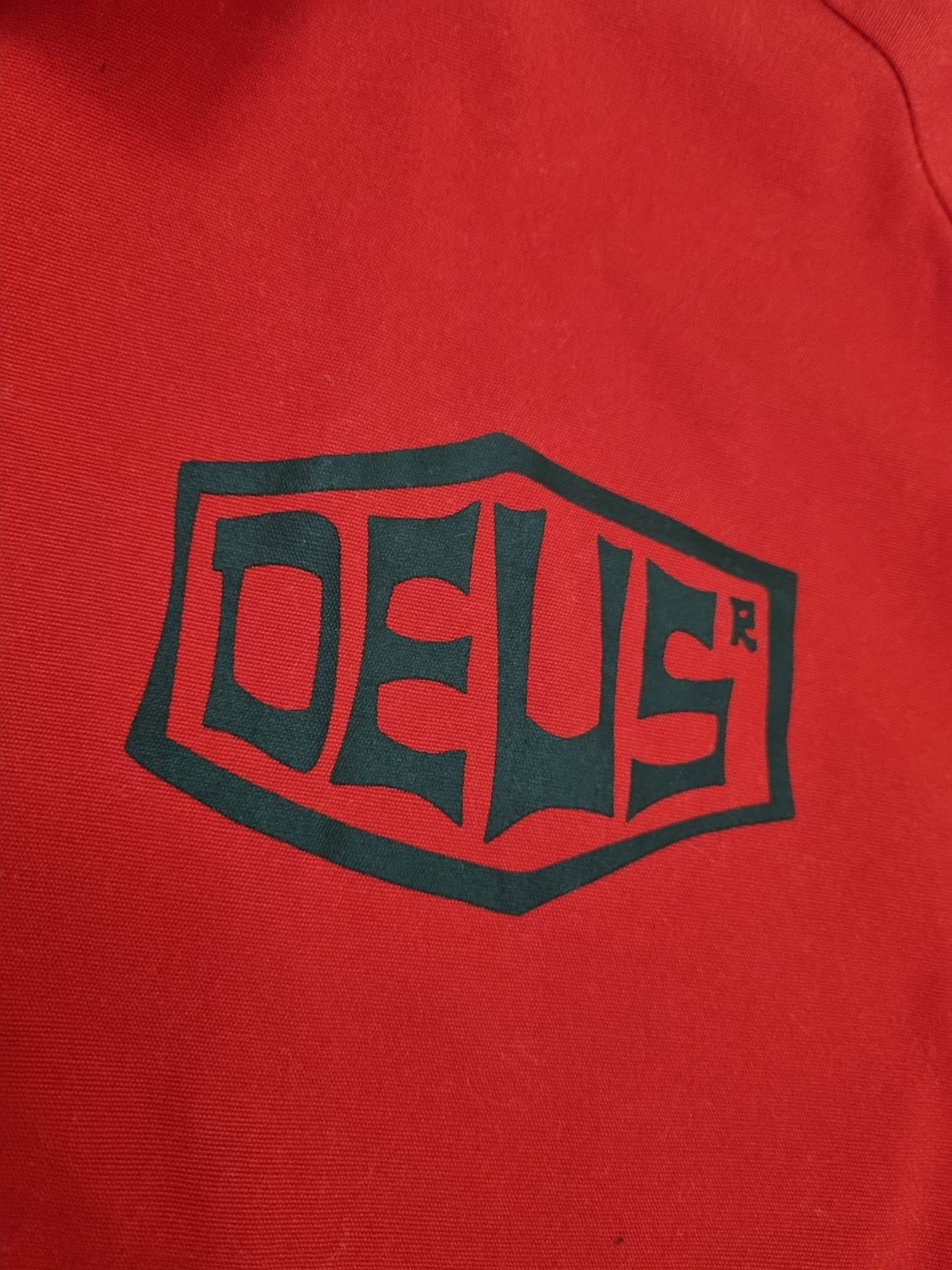 Deus Ex Machina червено яке