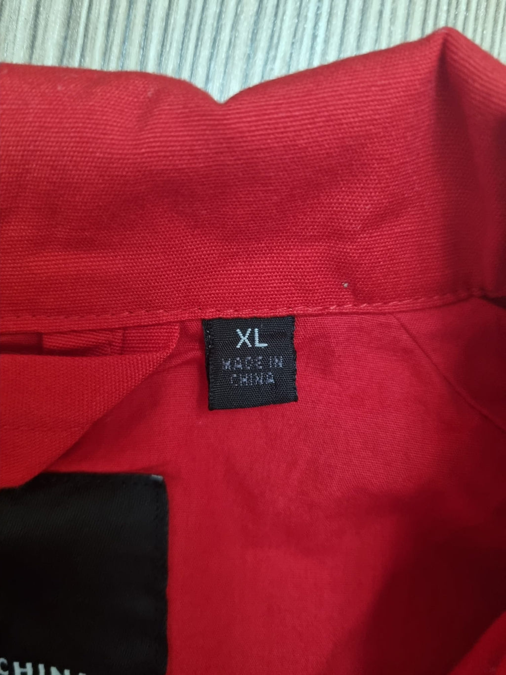 Deus Ex Machina червено яке