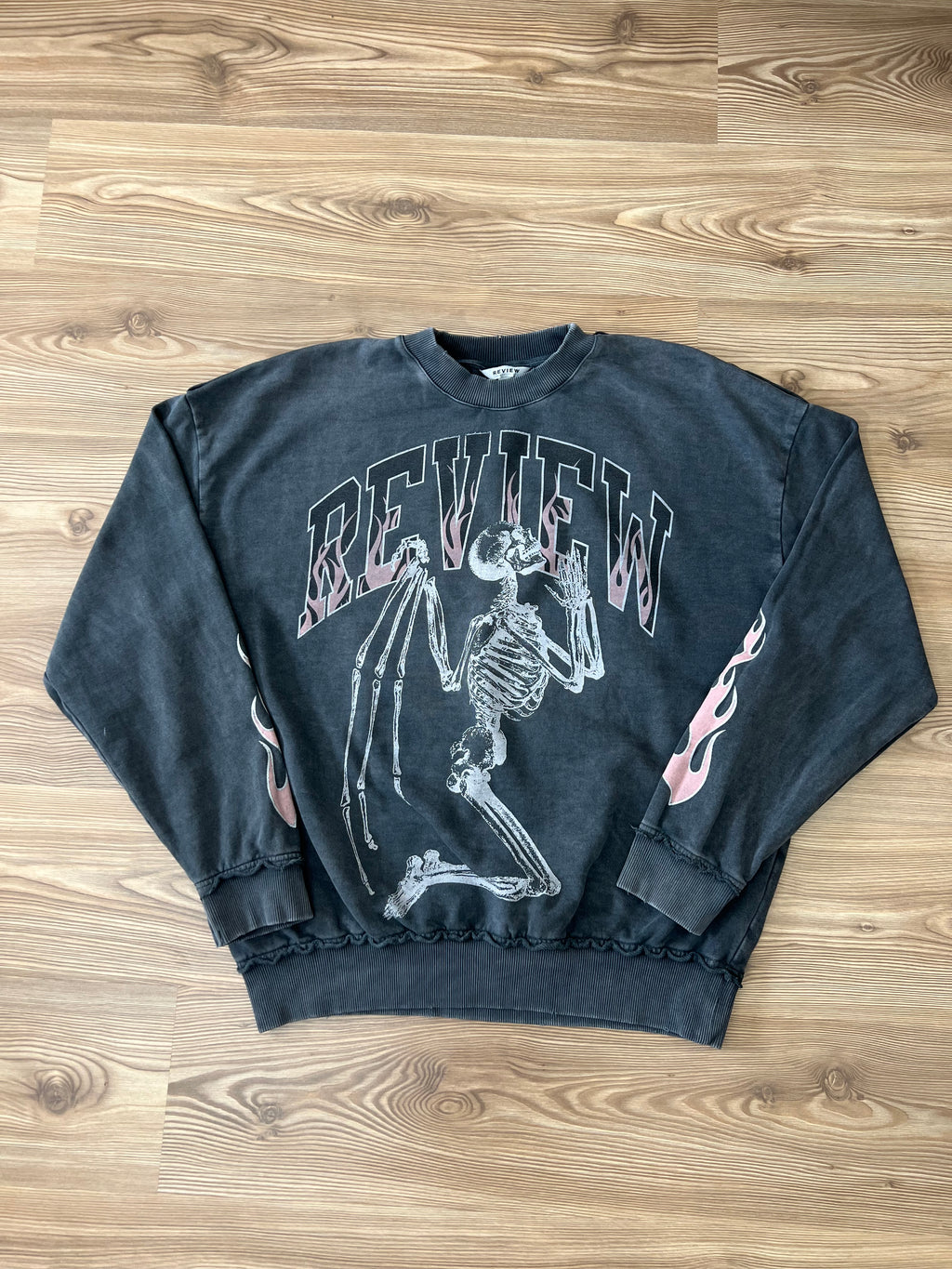 Review сива блуза щампа със скелет