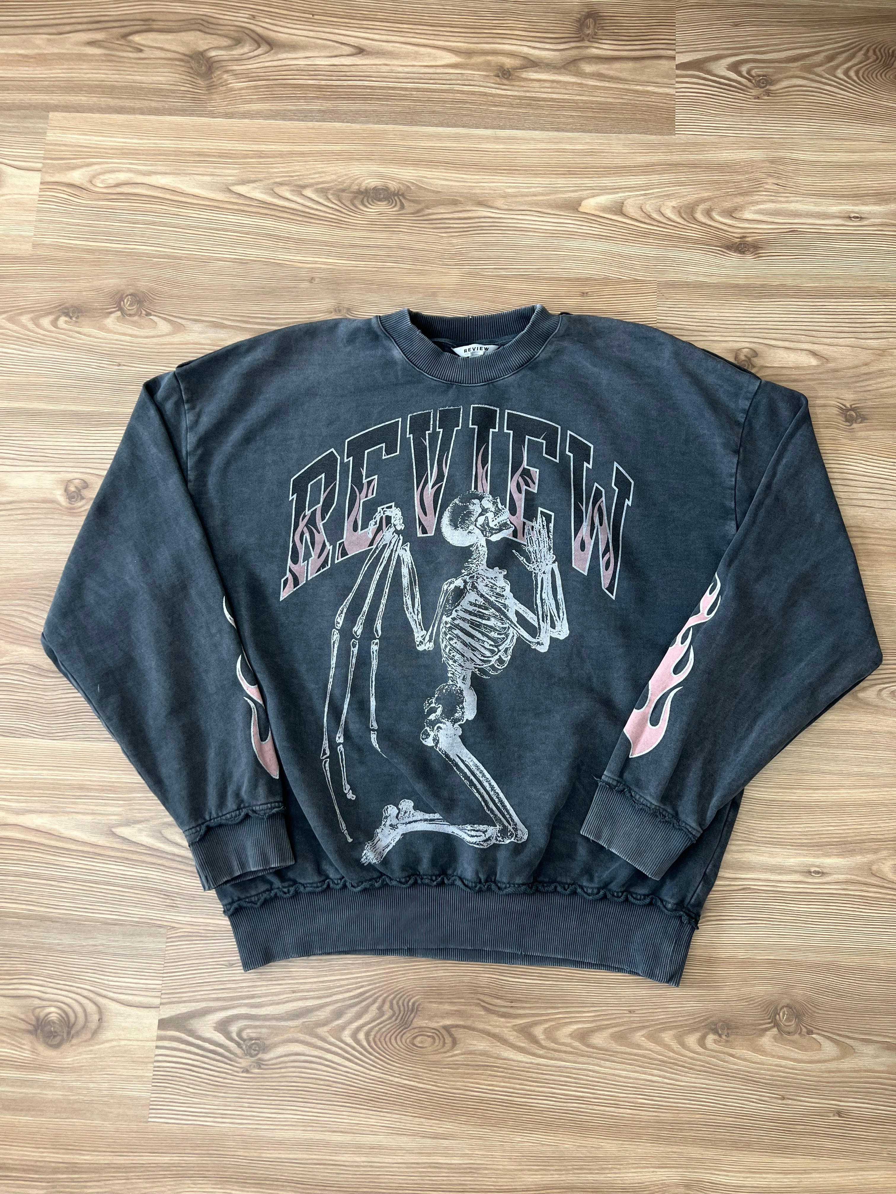 Review сива блуза щампа със скелет