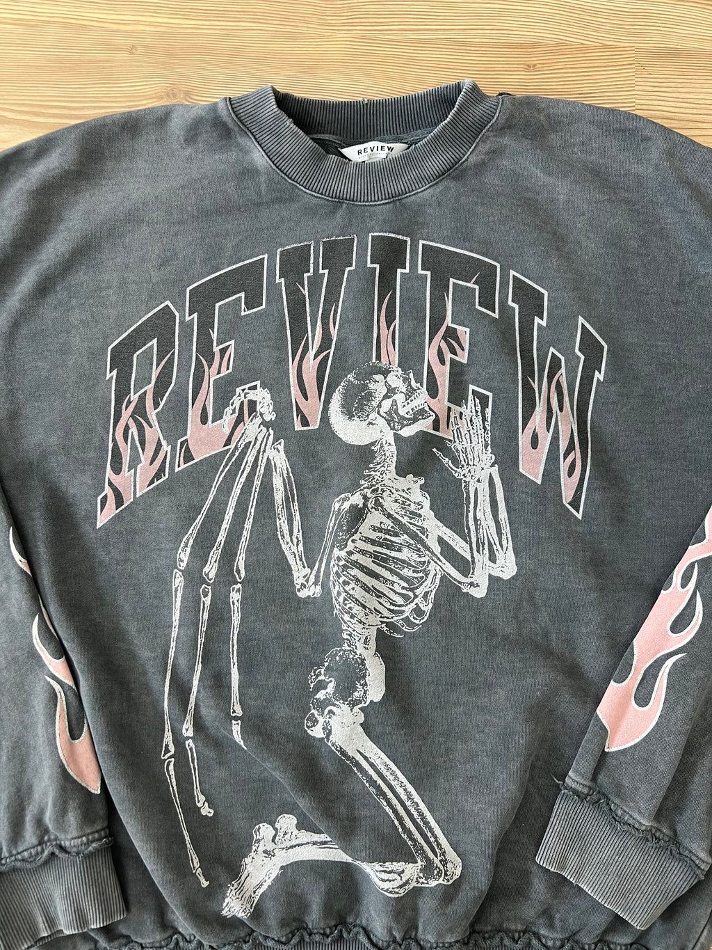 Review сива блуза щампа със скелет