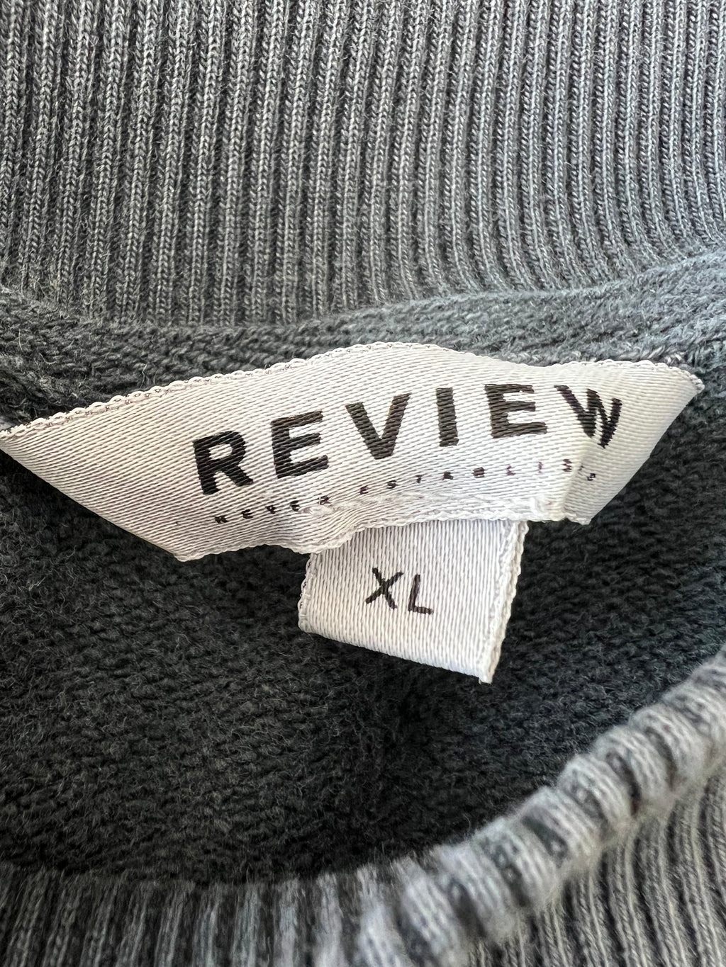 Review сива блуза щампа със скелет