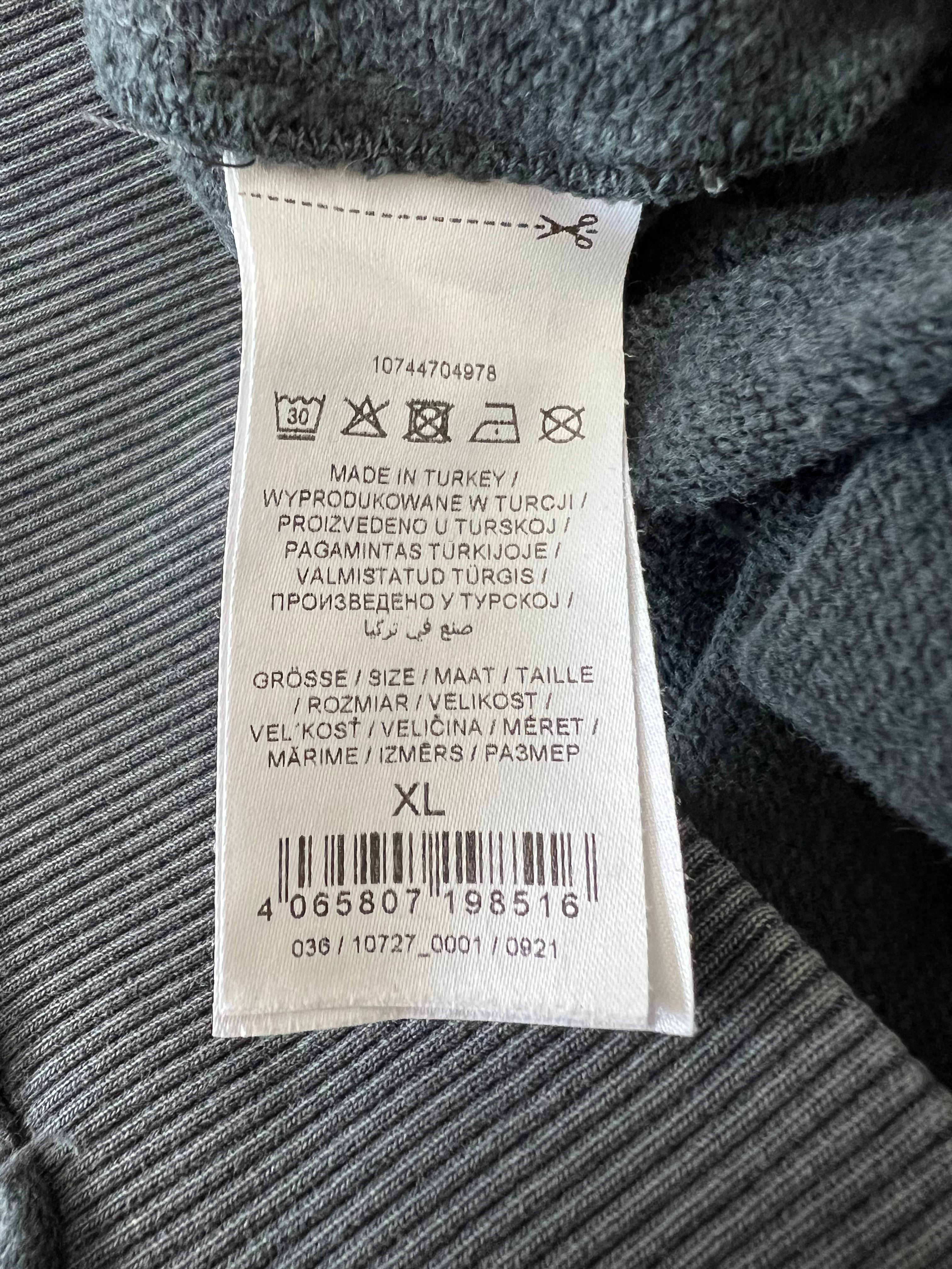 Review сива блуза щампа със скелет