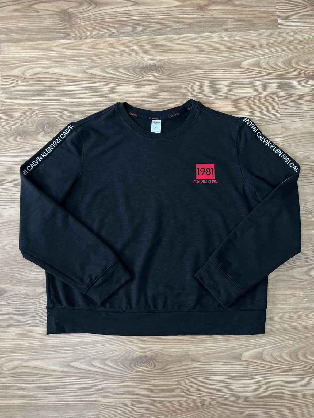 Calvin Klein черна блуза ленти на ръкавите