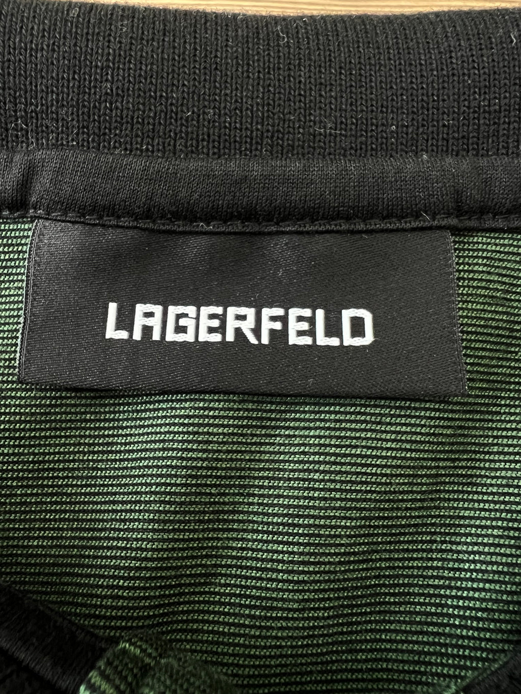 Lagerfeld зелена поло риза с черна яка