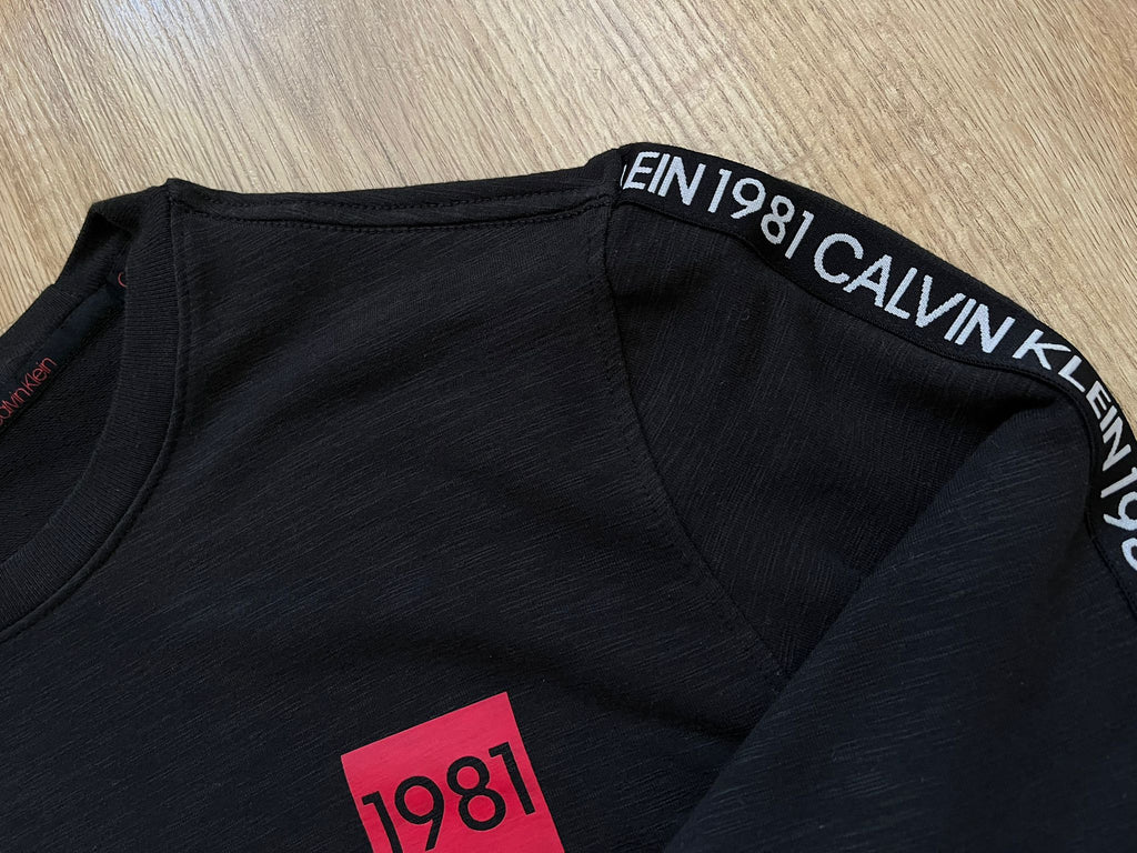 Calvin Klein черна блуза ленти на ръкавите