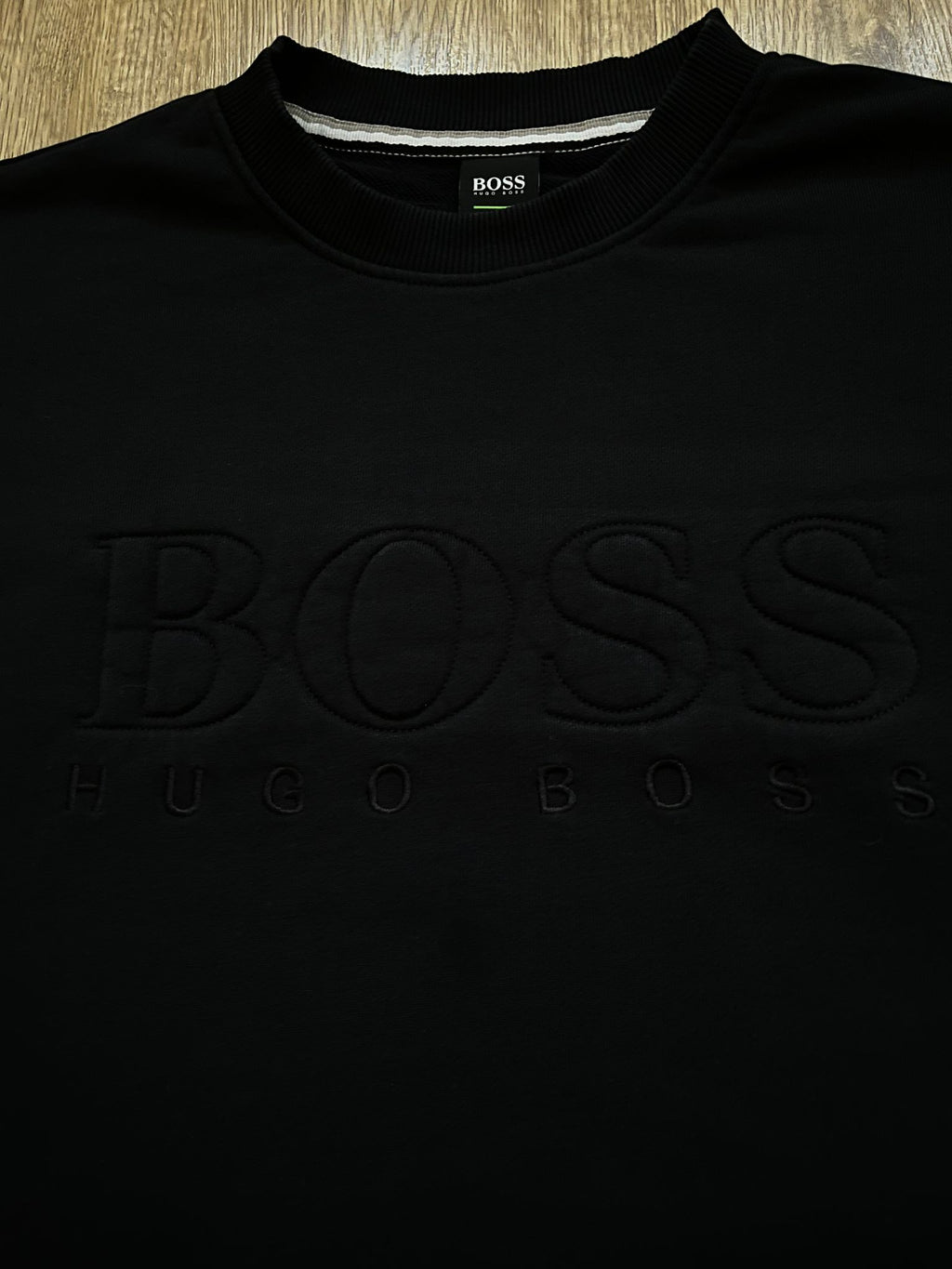 Hugo Boss черна блуза с голям надпис на гърдите