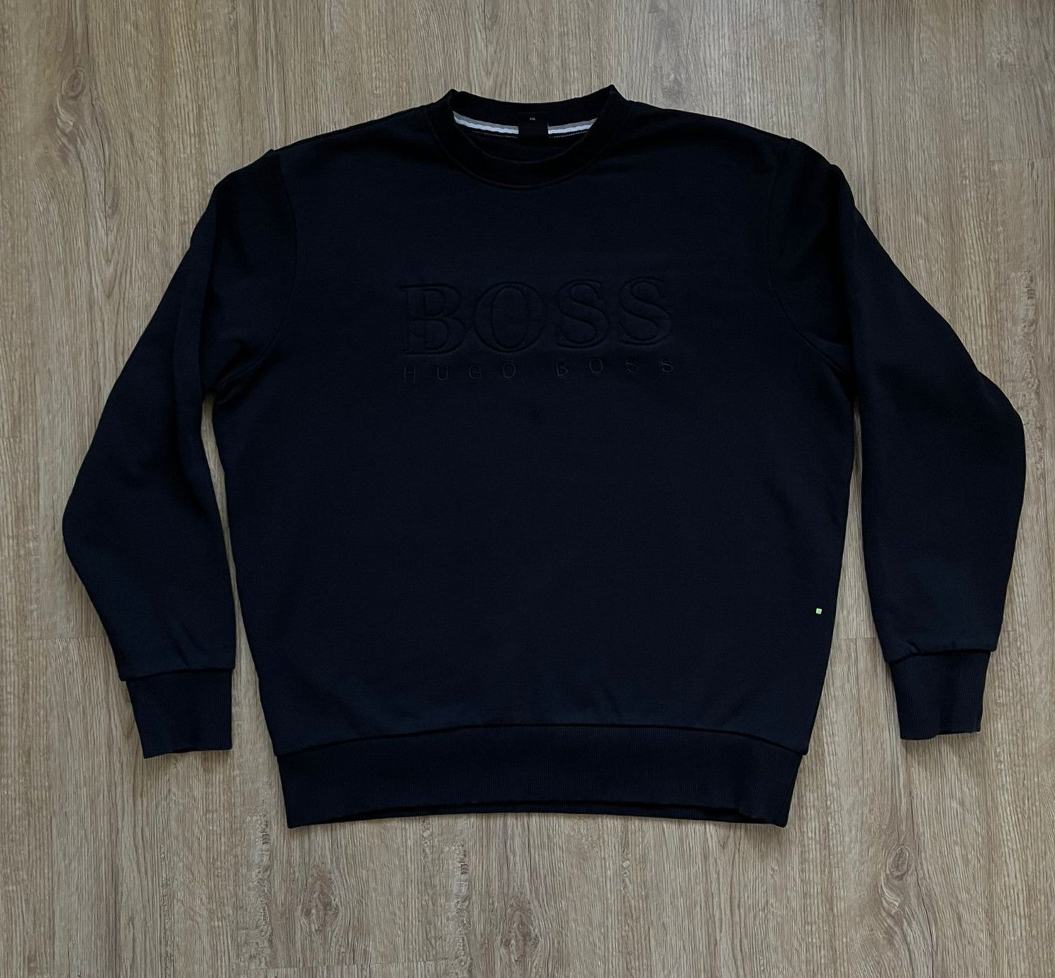 Hugo Boss черна блуза с голям надпис на гърдите