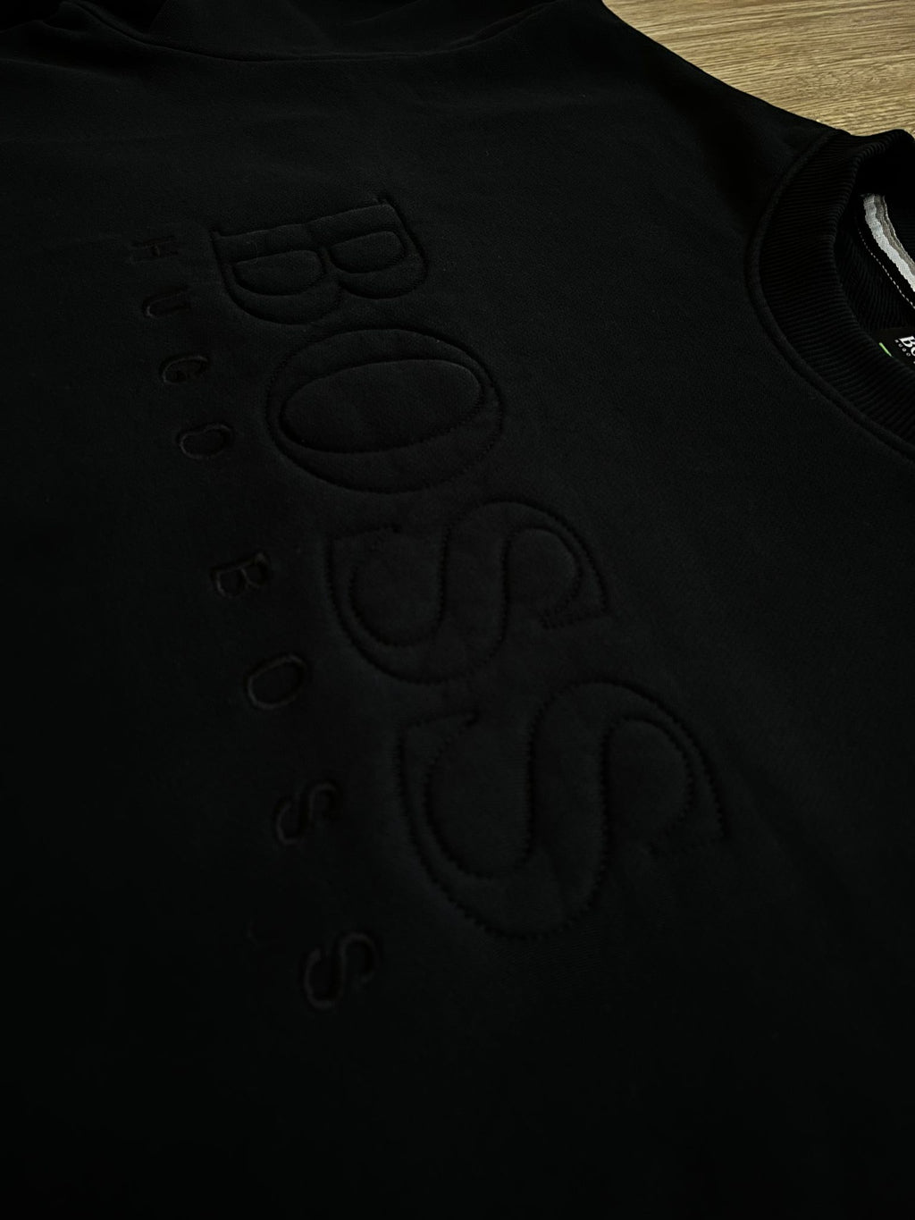 Hugo Boss черна блуза с голям надпис на гърдите