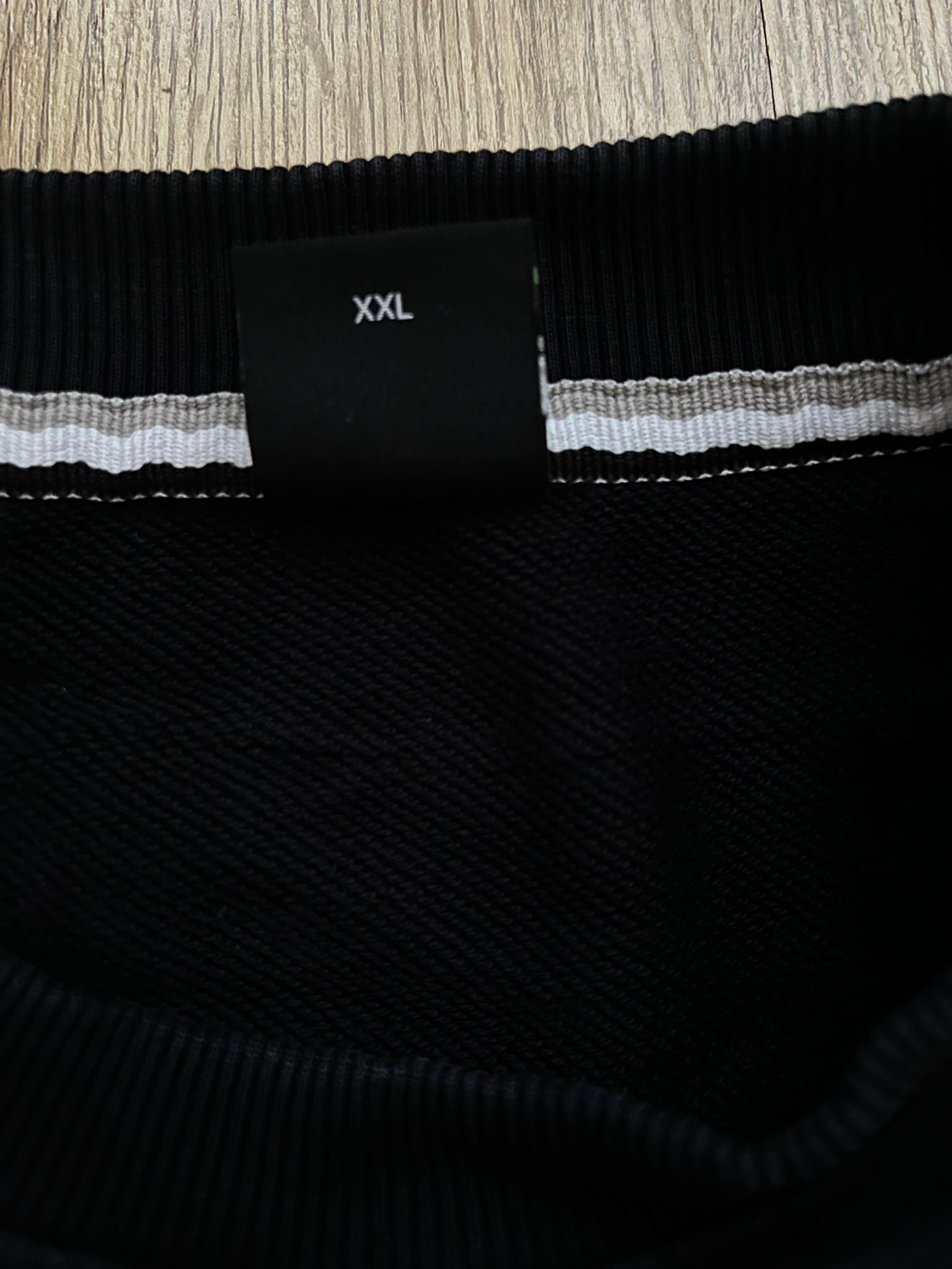 Hugo Boss черна блуза с голям надпис на гърдите