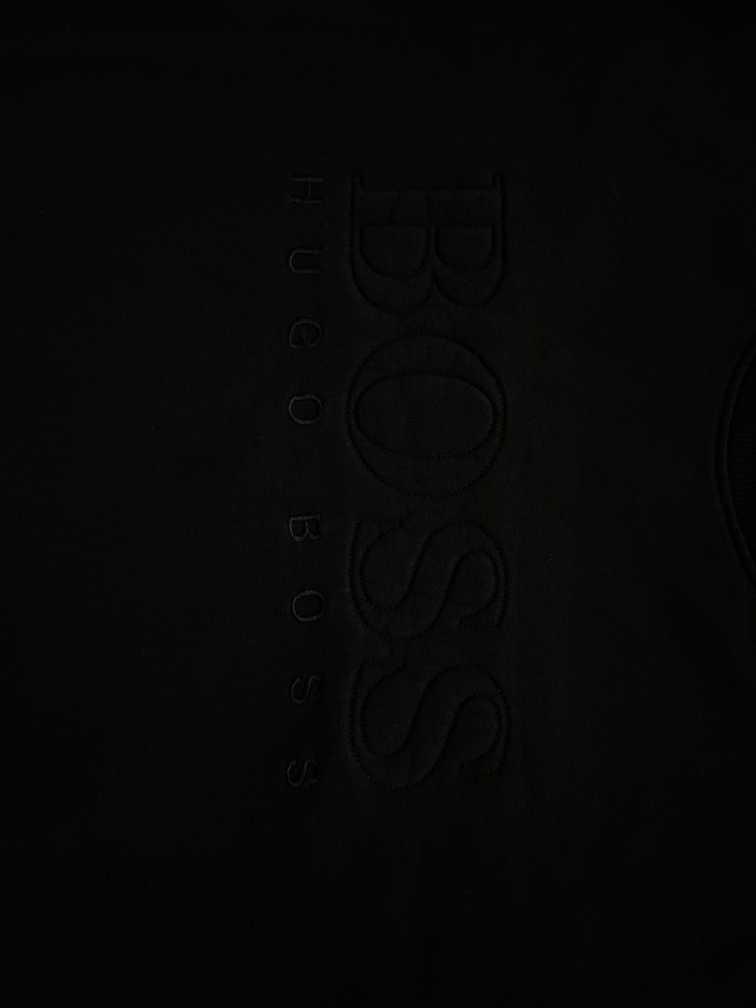 Hugo Boss черна блуза с голям надпис на гърдите