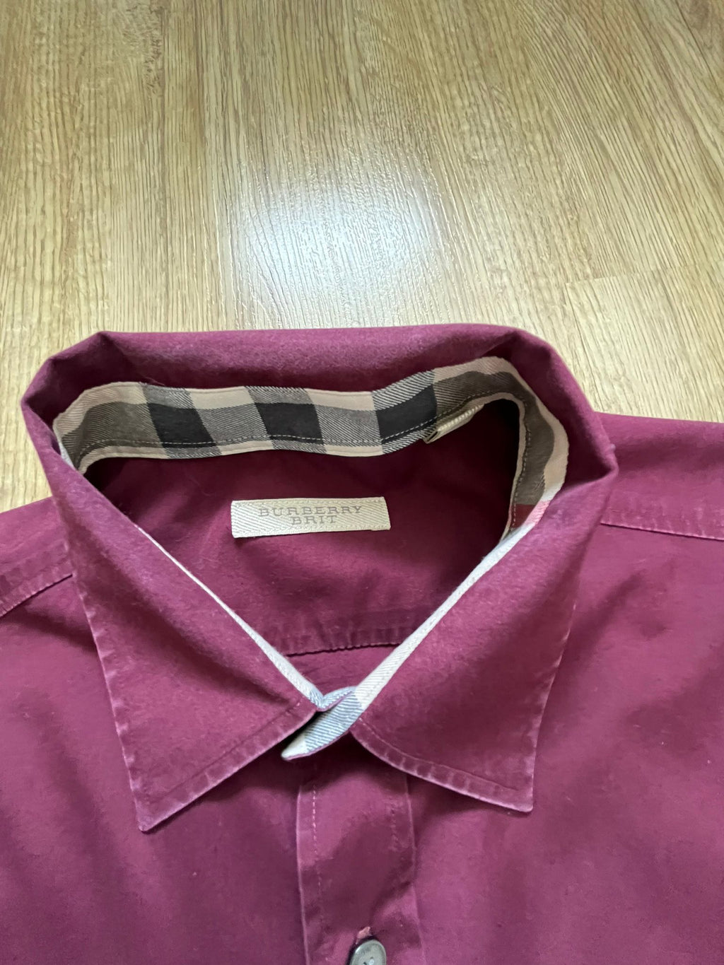 Burberry бордо риза с емблема на гърдите