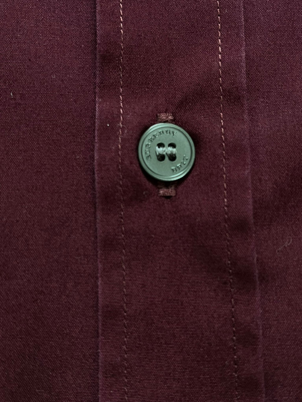 Burberry бордо риза с емблема на гърдите