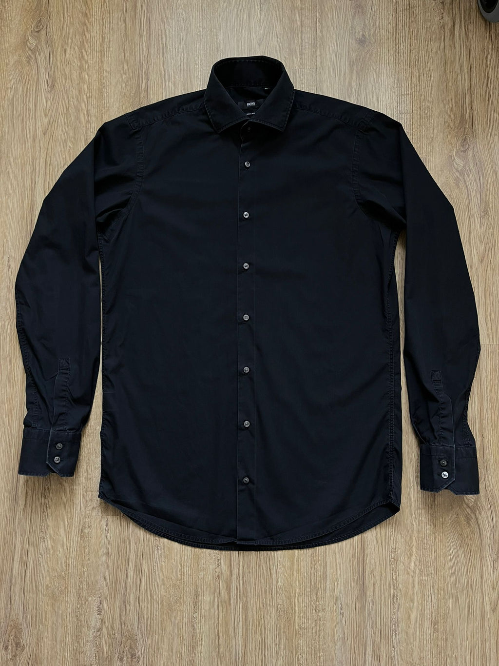 Hugo Boss чисто черна семпла риза