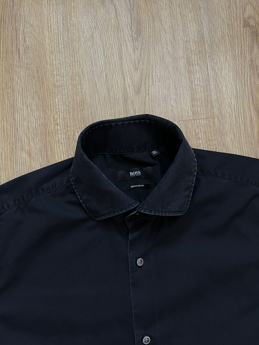 Hugo Boss чисто черна семпла риза