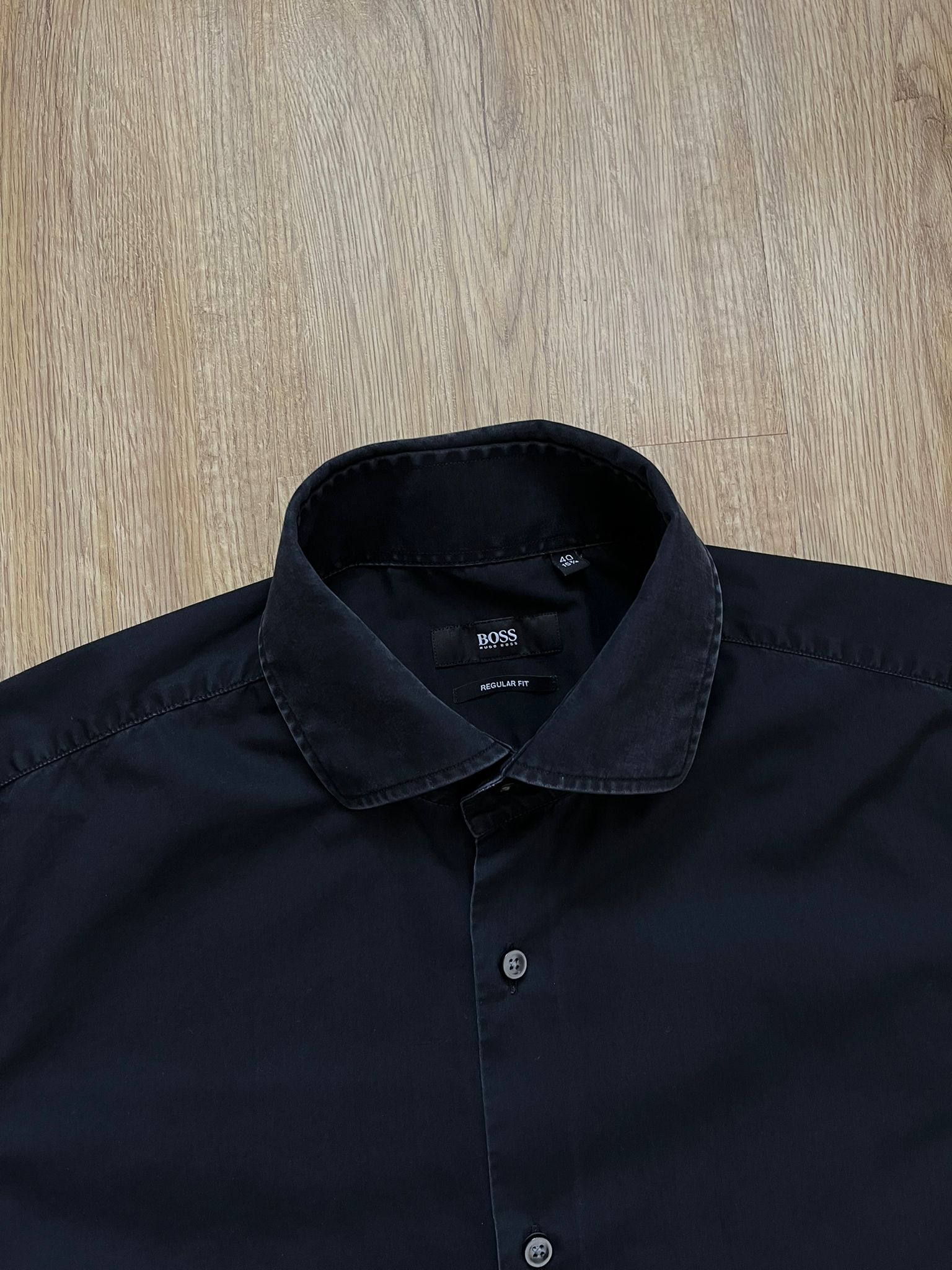 Hugo Boss чисто черна семпла риза