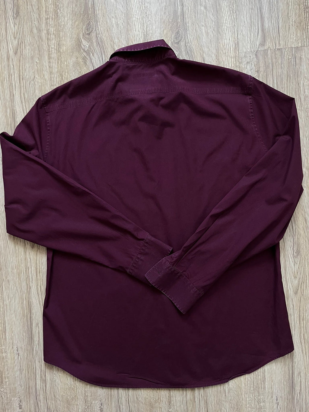 Burberry бордо риза с емблема на гърдите