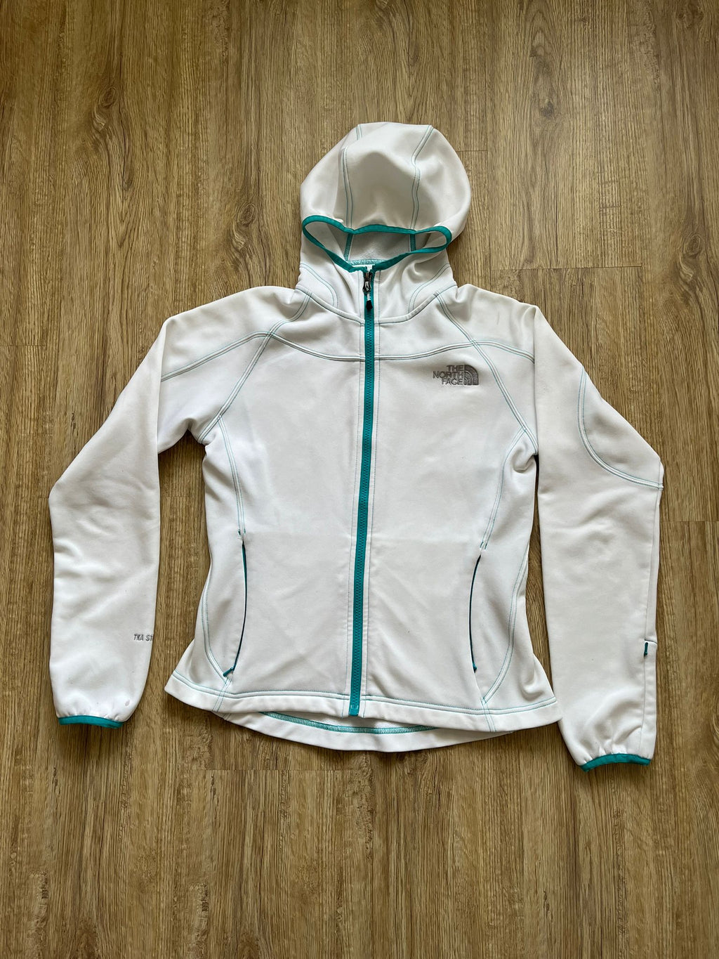 The North Face бял полар с качулка и зелени детайли дамско