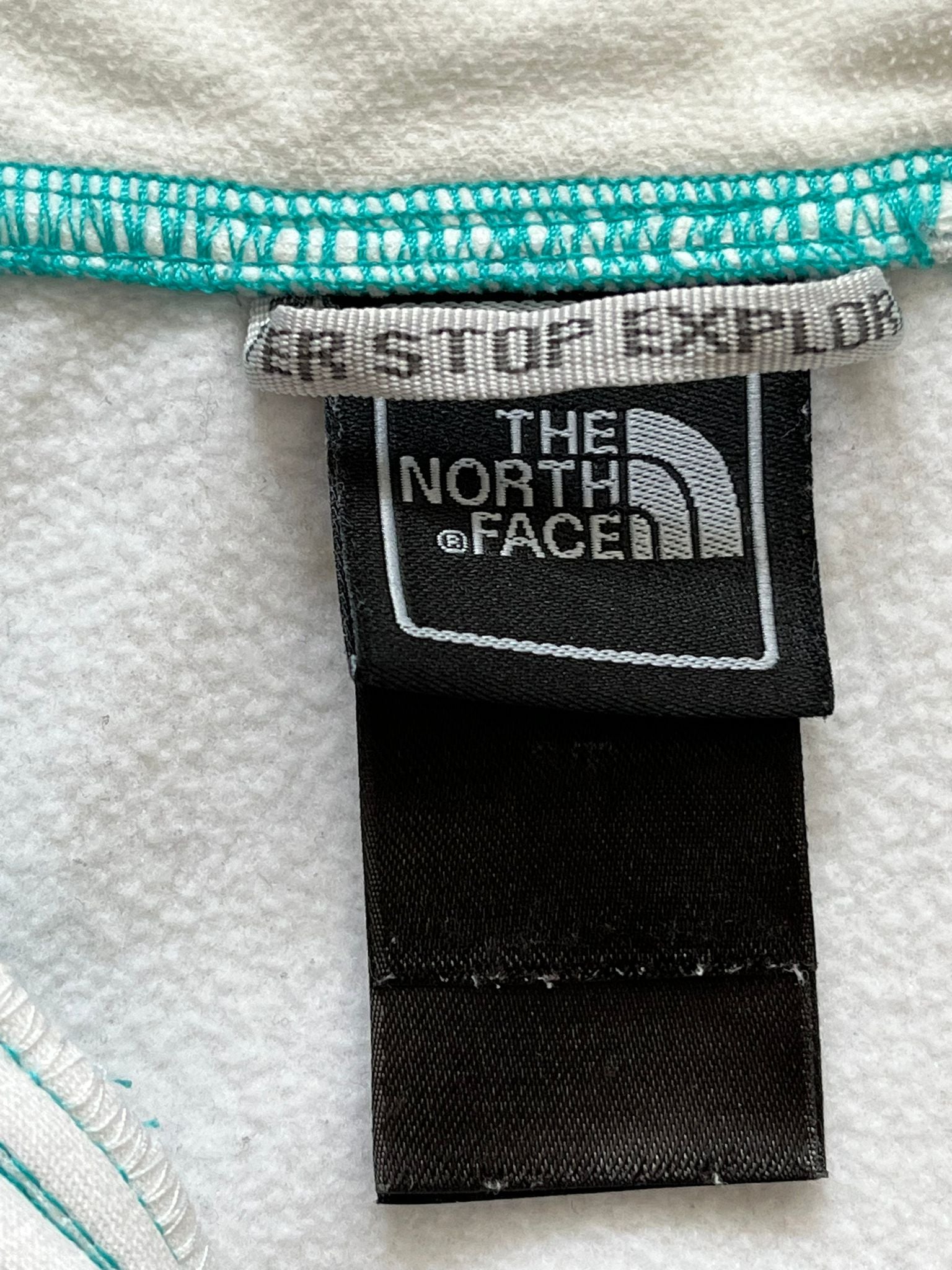 The North Face бял полар с качулка и зелени детайли дамско