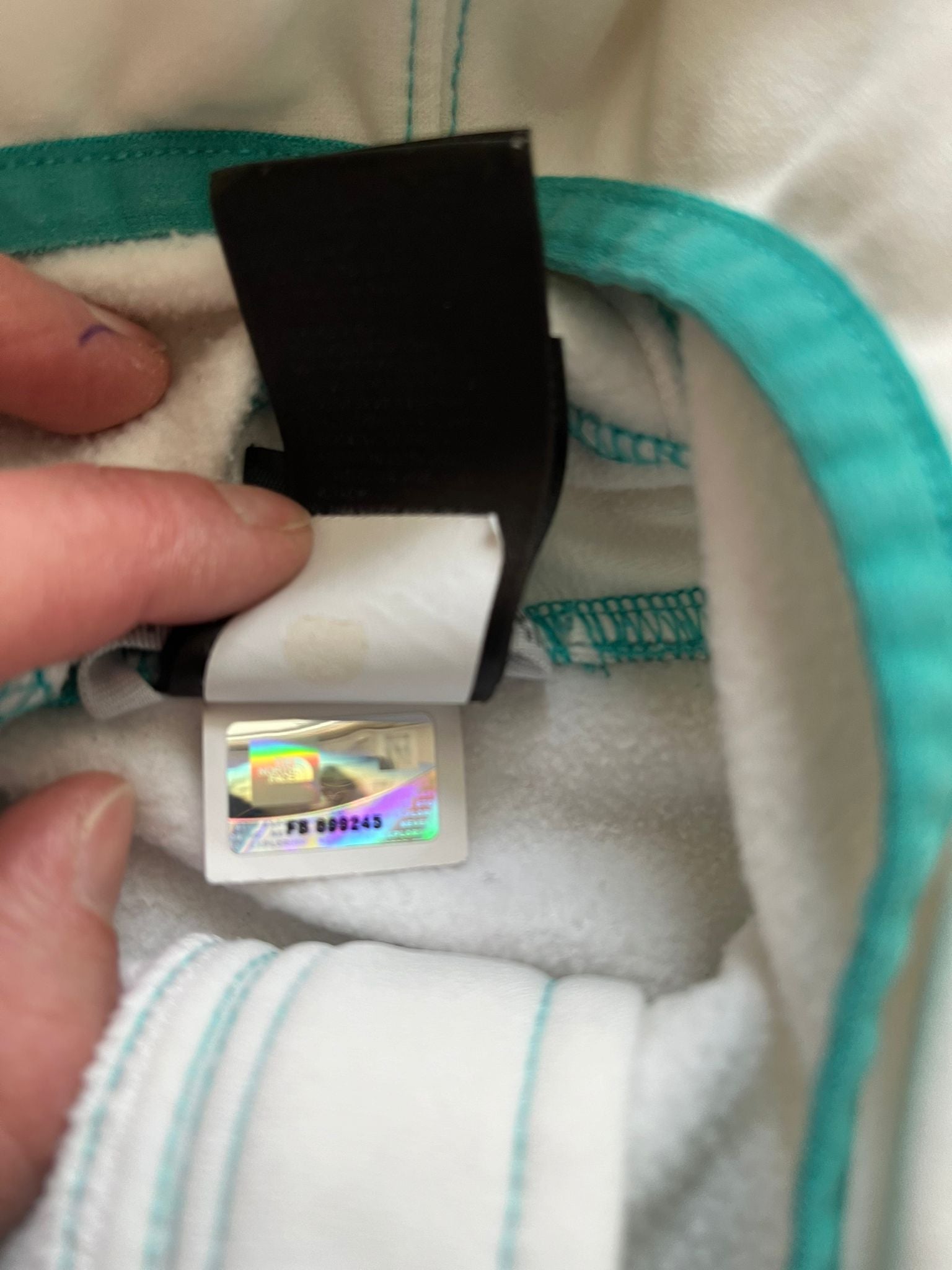 The North Face бял полар с качулка и зелени детайли дамско