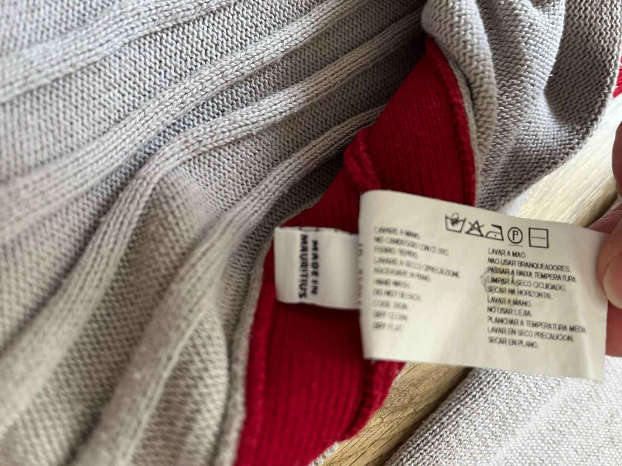 Armani Jeans сива блуза с червени ленти