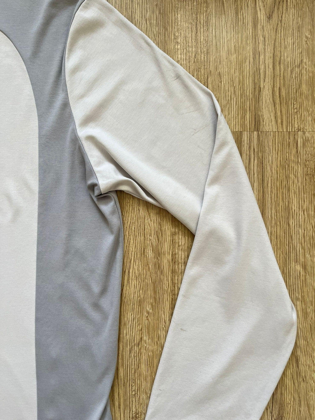 Calvin Klein сива блуза две тъмни ивици